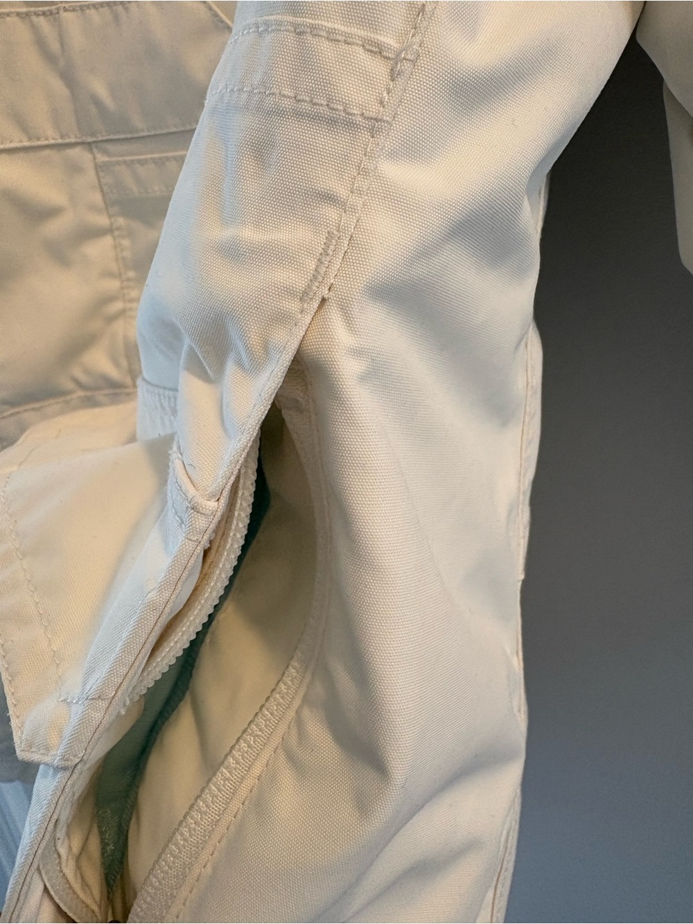 The North Face Women's White Hooded Snow Winter Jacket - Picture 8 of 10